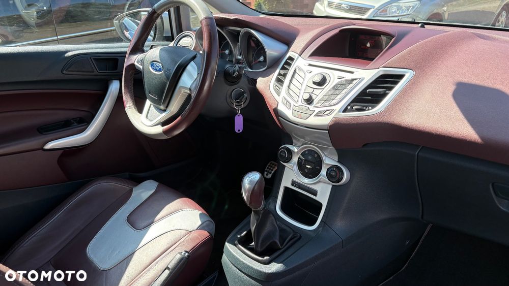 Ford Fiesta 1.4 Champions Edition - 17