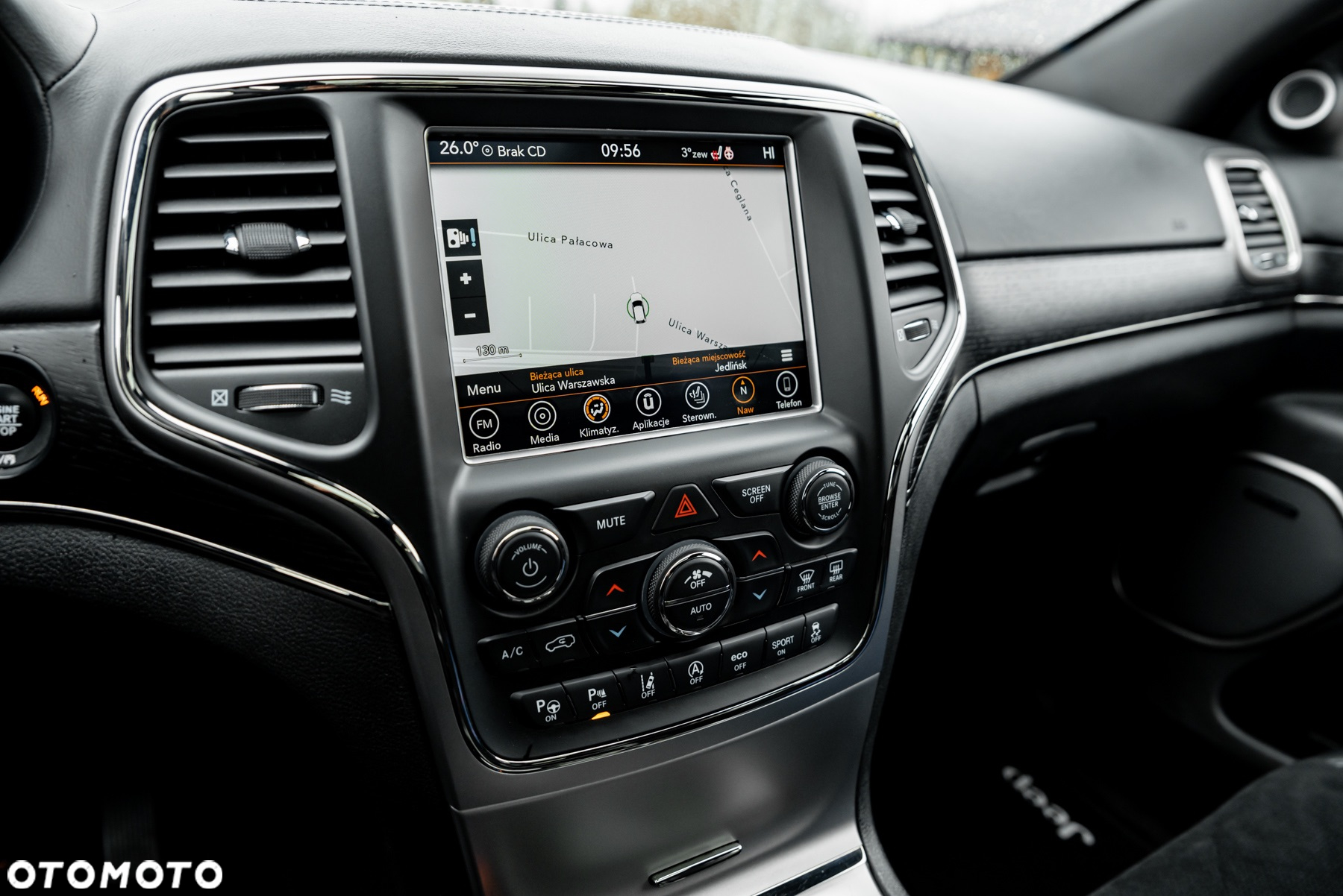 Jeep Grand Cherokee - 34
