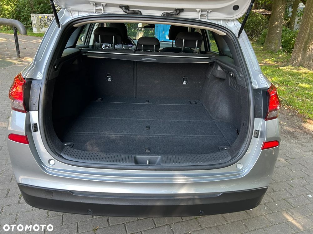 Hyundai i30 1.5 DPI Classic + - 23