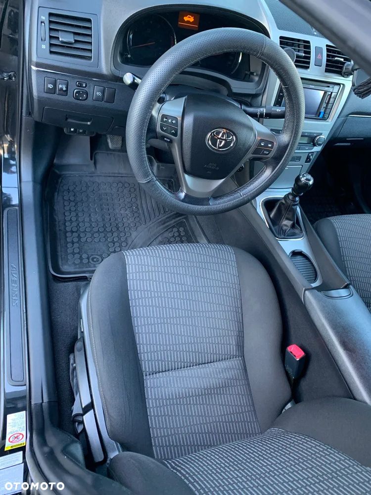 Toyota Avensis 1.8 Active - 26