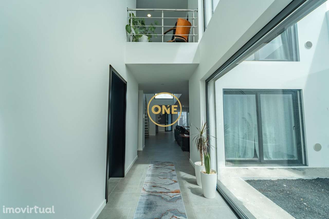 Moradia T2+1 Nova - Piscina, Terraço, Ginásio e Suíte com Closet - Grande imagem: 4/39