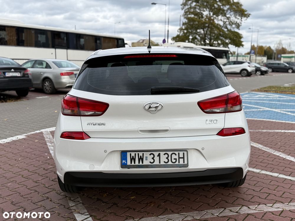 Hyundai i30 1.6 D Classic + - 4
