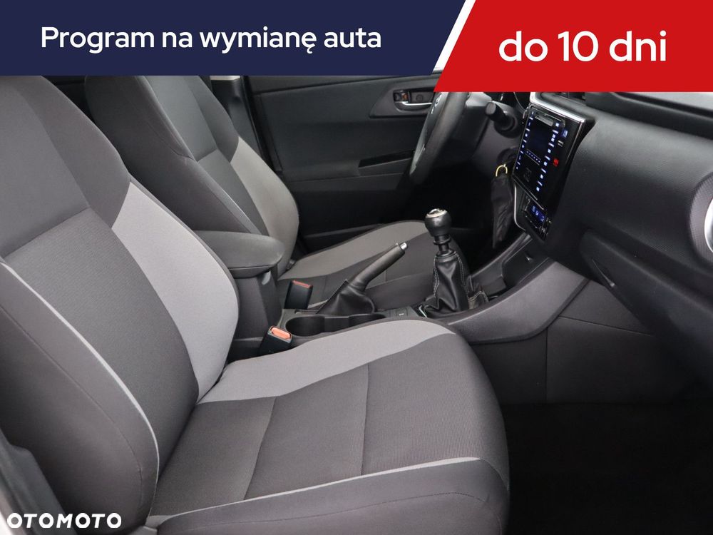 Toyota Auris - 11