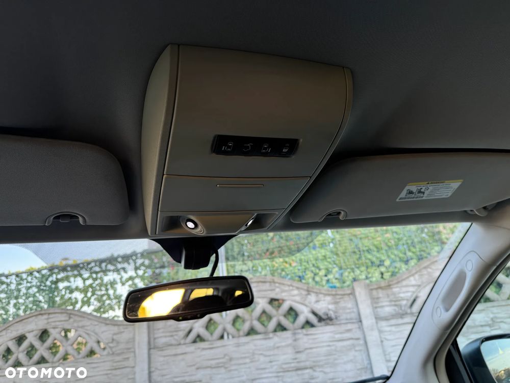 Lancia Voyager 2.8CRD Platinum - 32