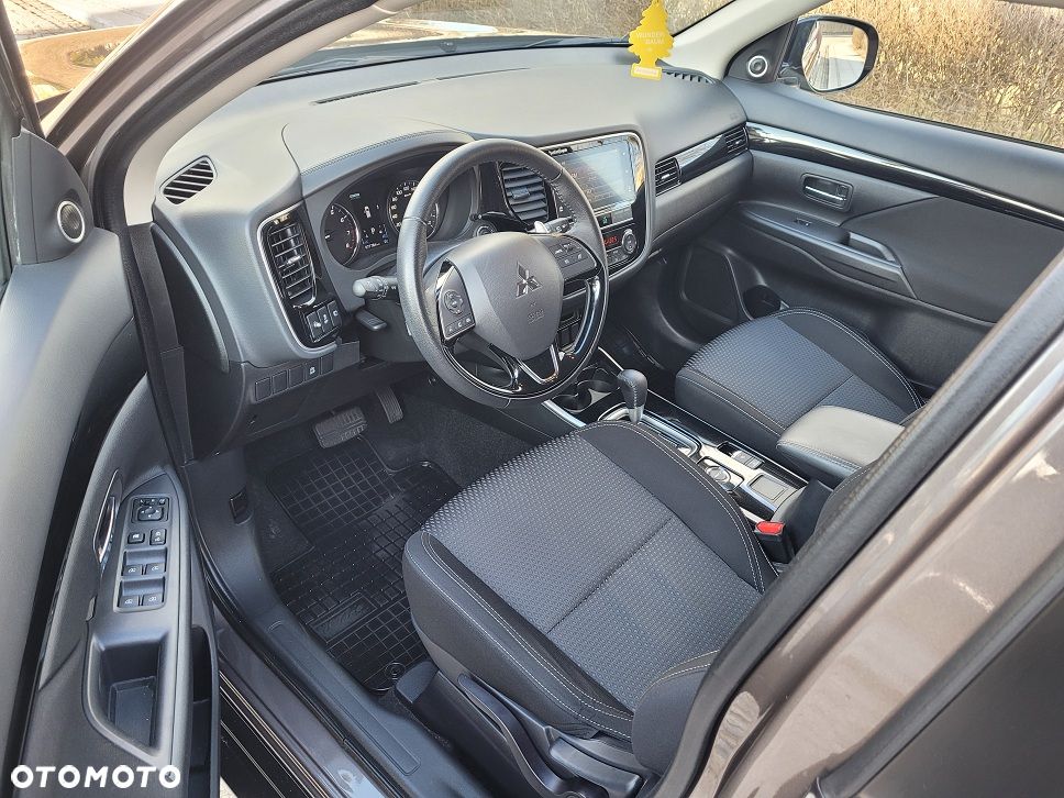 Mitsubishi Outlander 2.0 Intense + Navi 4WD CVT - 7