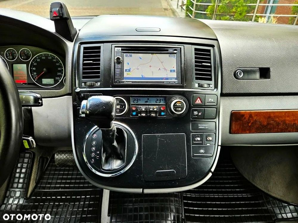Volkswagen Multivan - 14