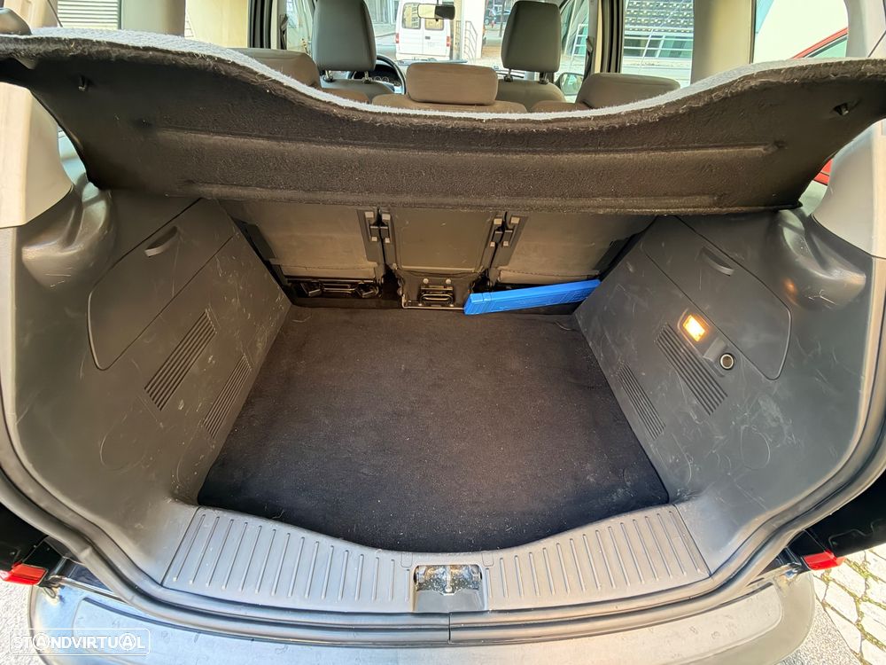 Ford Focus C-Max 1.6 TDCi Ambiente - 30