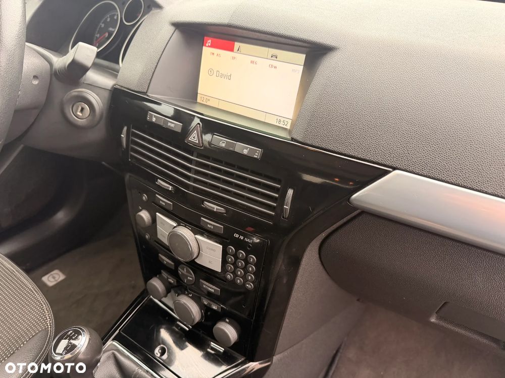 Opel Astra 1.6 Turbo White Edition - 17