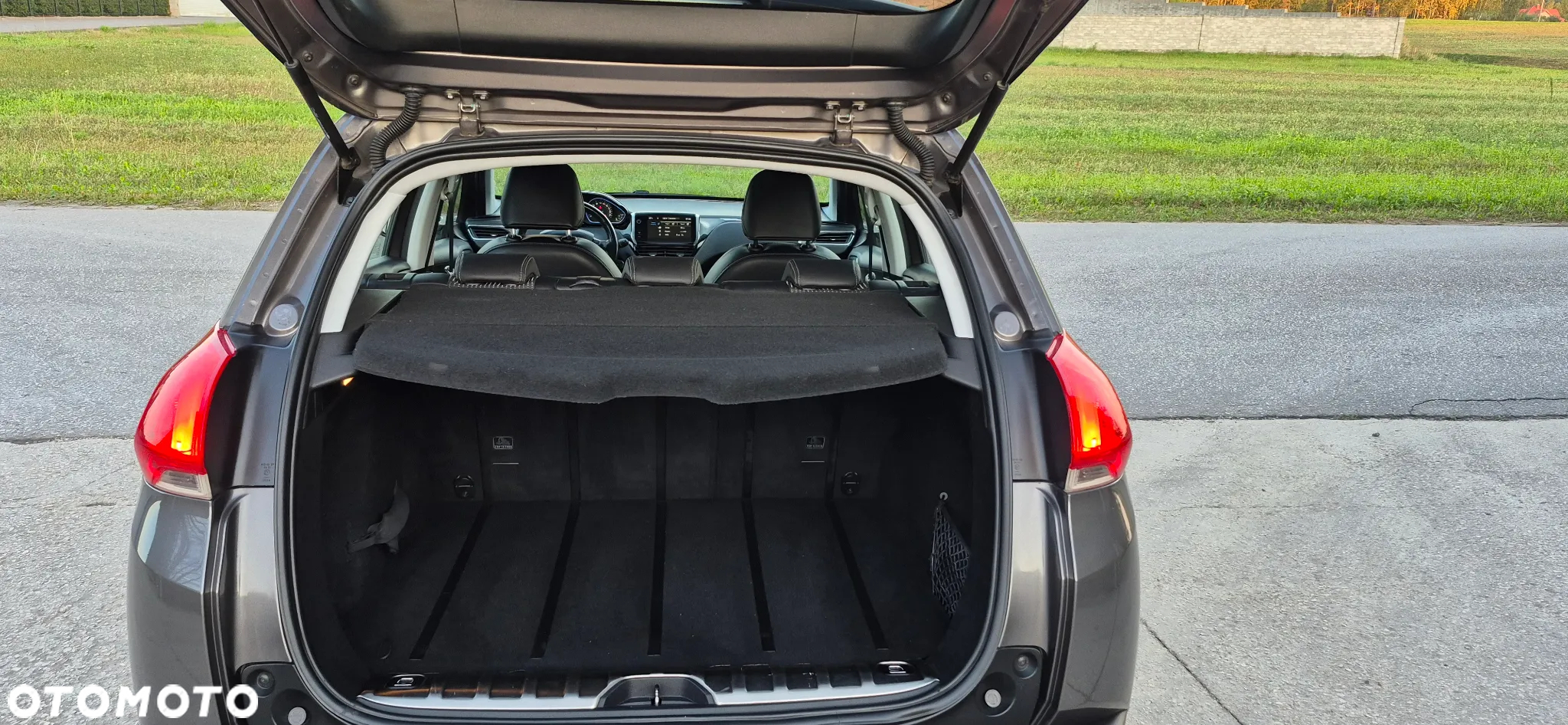 Peugeot 2008 1.6 e-HDi Allure S&S - 35