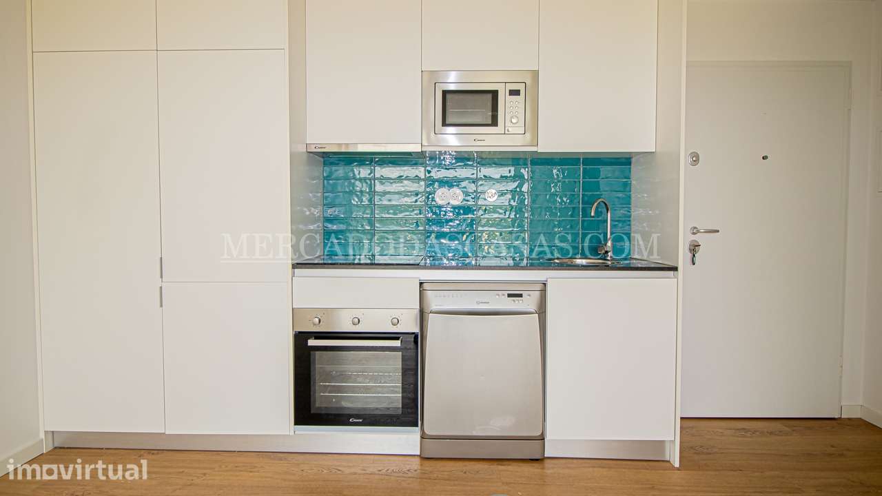 Apartamento T1, lugar de garagem, elevador e piscina - Grande imagem: 3/21