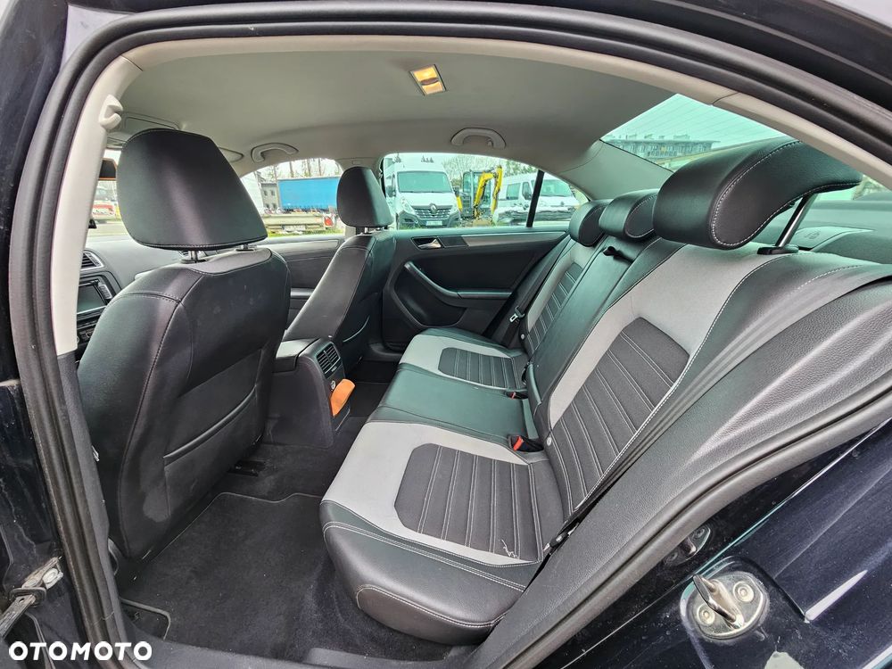 Volkswagen Jetta 1.6 TDI DPF Highline - 25
