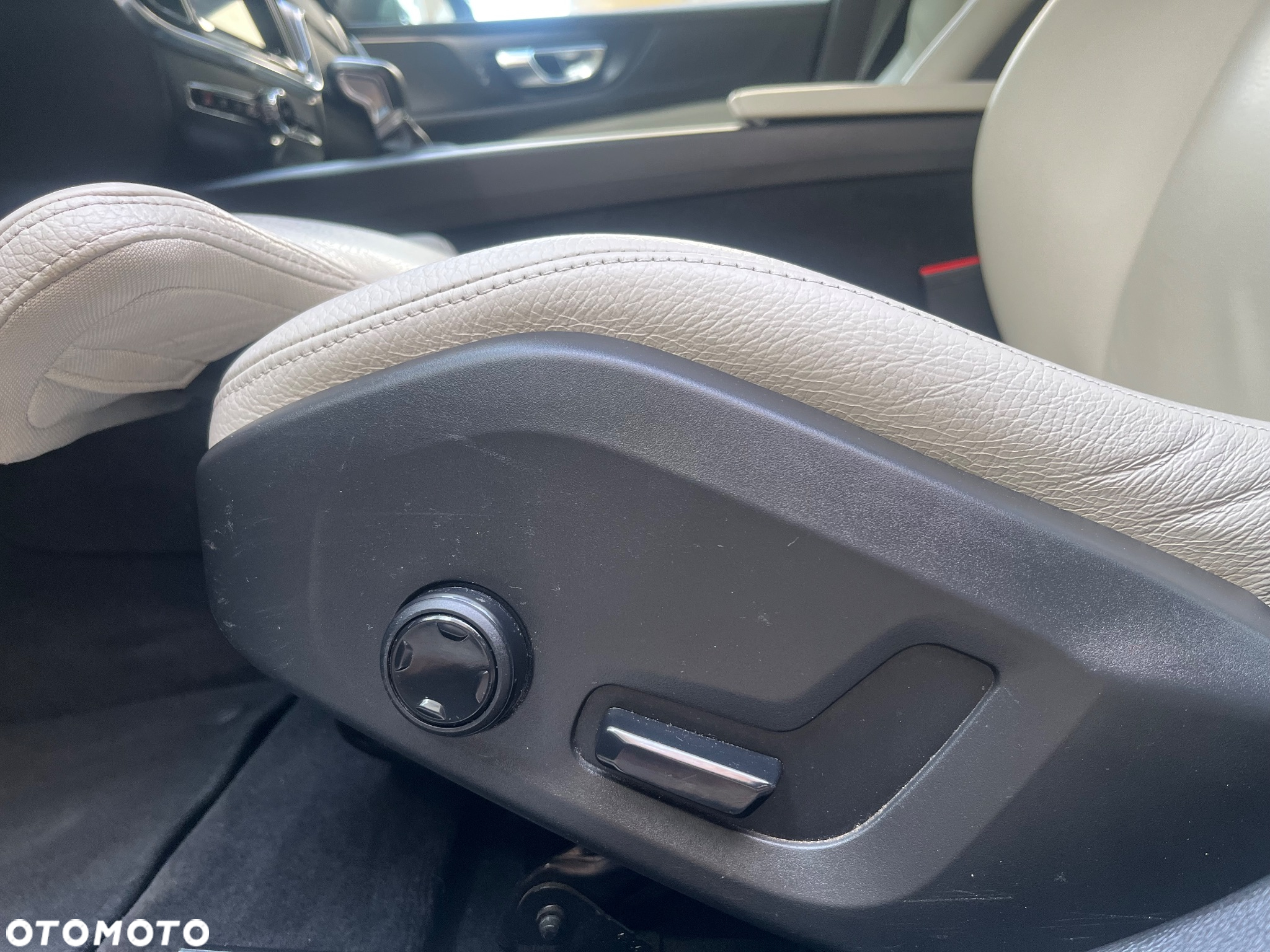 Volvo V60 T4 Momentum Pro - 14