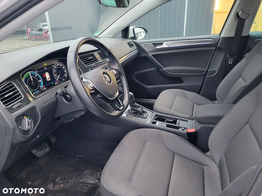 Volkswagen Golf e-Golf - 12