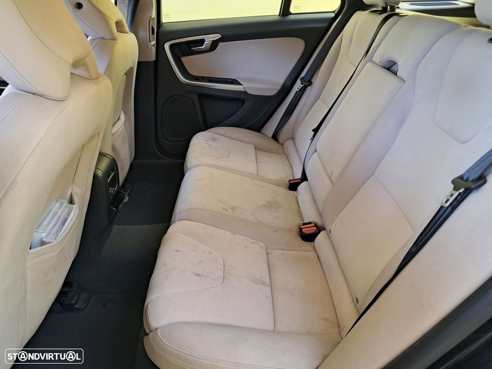 Volvo V60 2.0 D3 Momentum - 14