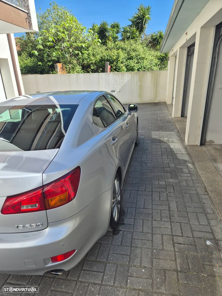 Lexus IS 250 2.5 VVTi Luxury 24 Aut. - 3