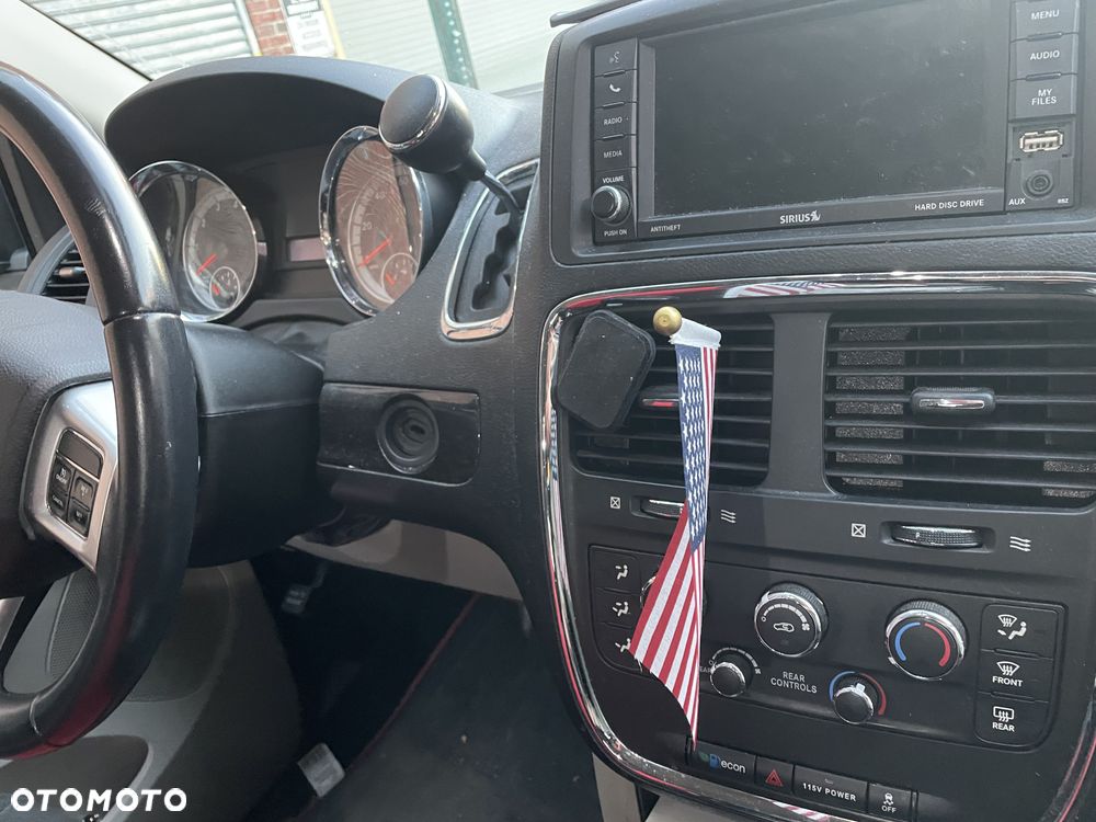 Dodge Grand Caravan - 10