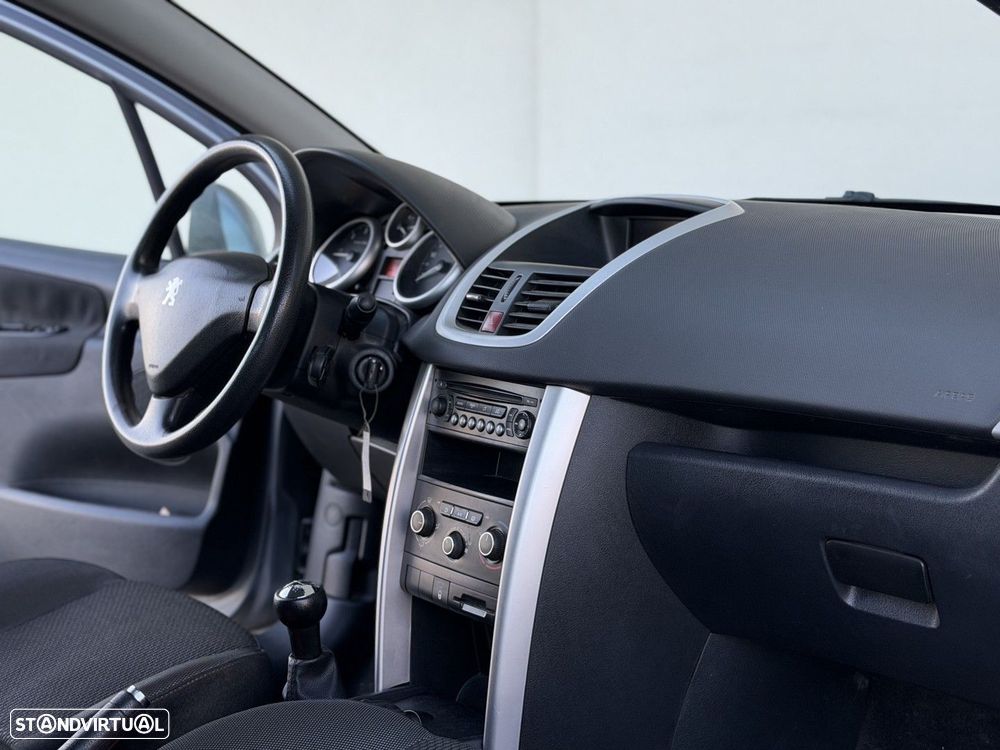 Peugeot 207 1.4 HDi XA - 20