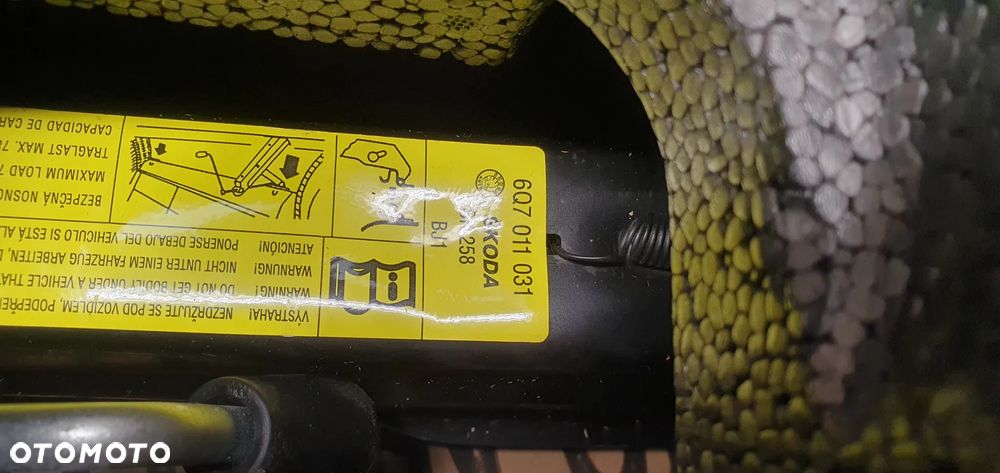Wkład bagażnika styropian klucz lewarek oryginał Skoda Roomster 5J7012115A - 6
