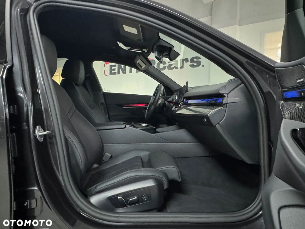BMW Seria 5 520d xDrive - 18