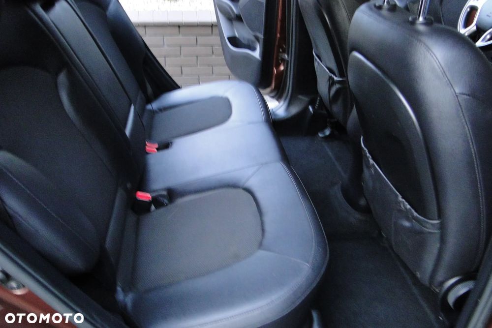 Hyundai ix35 2.0 CRDi 4WD Fifa World Cup Gold Edition - 14