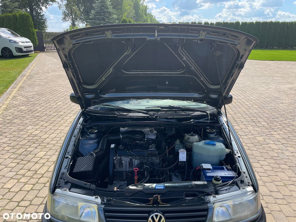 Volkswagen Passat - 17