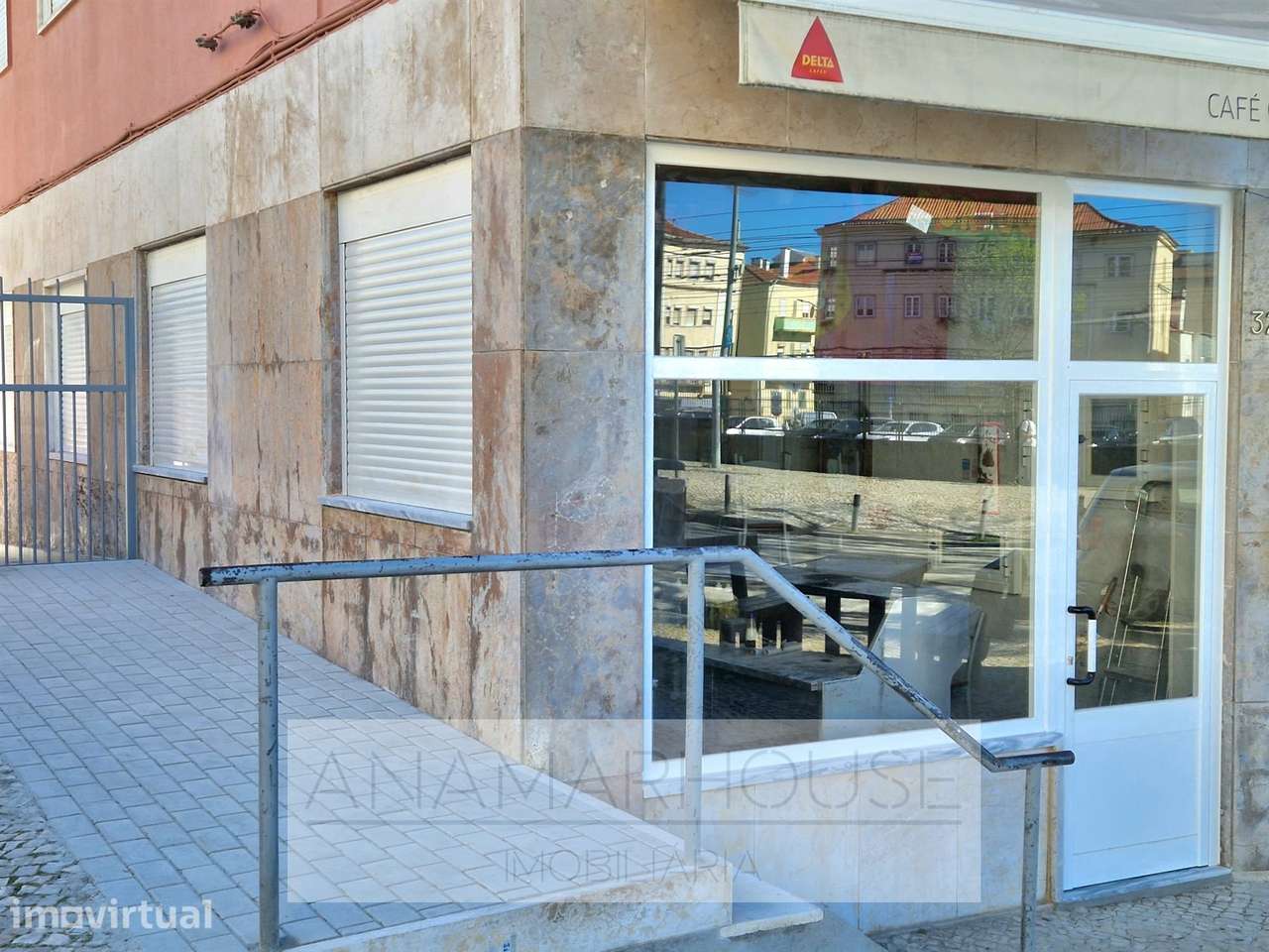 Loja com 2 frentes na Av. Cardoso Lopes | RC + cave | Rendimento asseg - Grande imagem: 4/12
