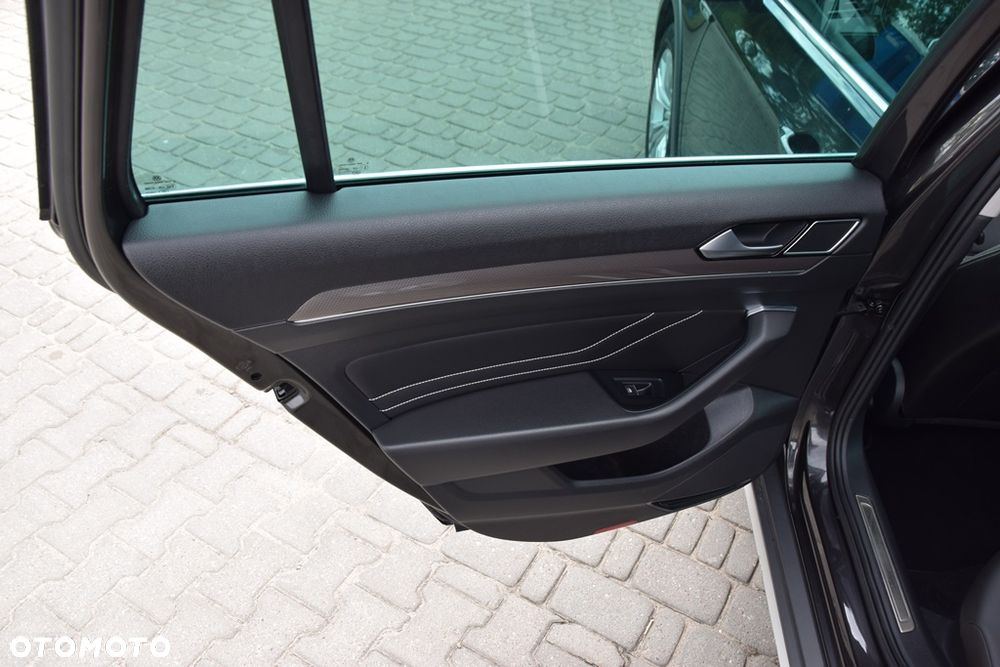 Volkswagen Passat Alltrack 2.0 TDI SCR DSG 4Motion - 31