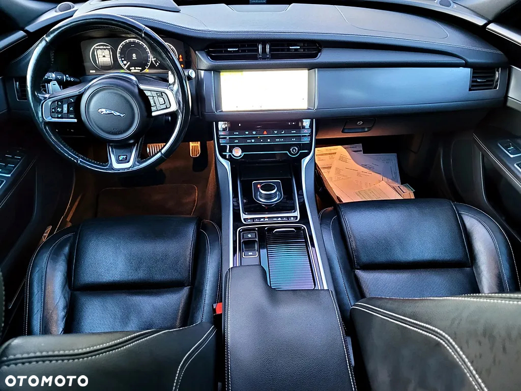 Jaguar XF 2.0 i4D R-Sport - 18