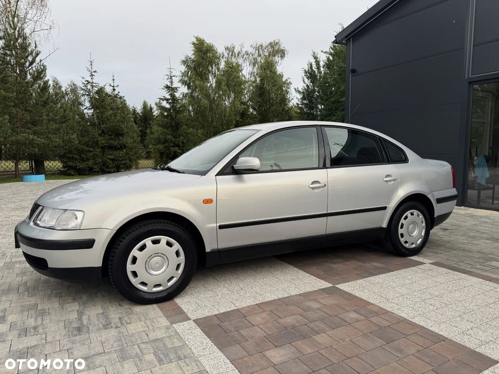 Volkswagen Passat 1.6 GL - 1