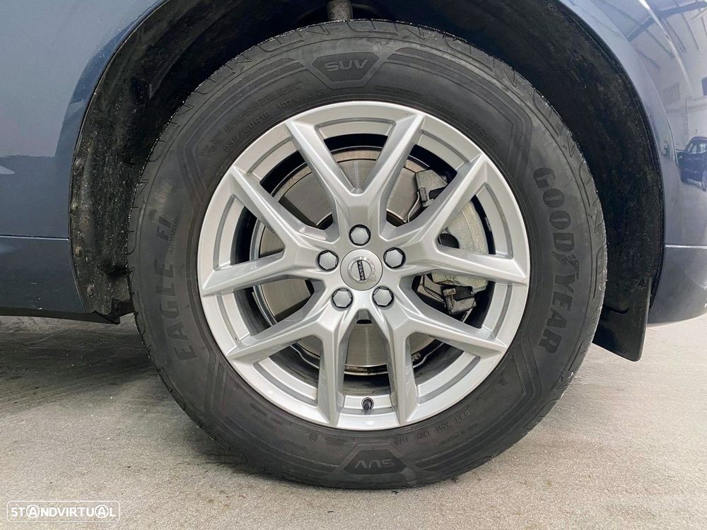 Volvo XC 60 2.0 B4 Momentum Plus Geartronic - 35