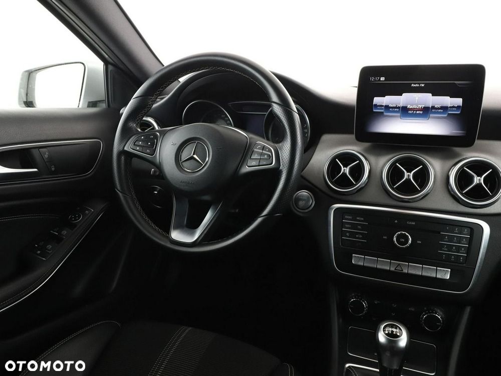 Mercedes-Benz GLA 180 Urban - 17
