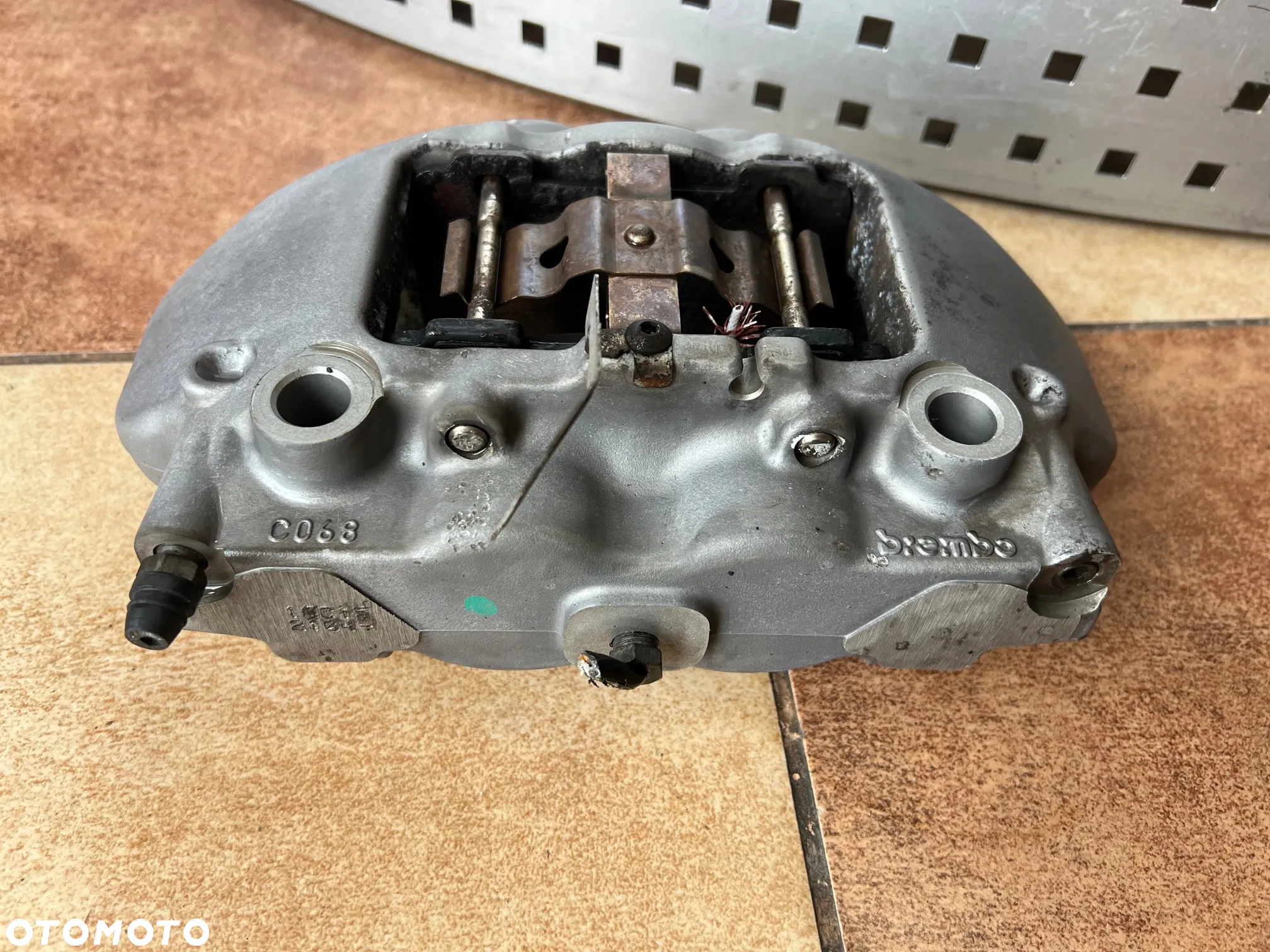 ZACISKI ZACISK HAMULCOWY PRZÓD PRZEDNI BREMBO ALFA ROMEO 159 SUPER STAN - 3