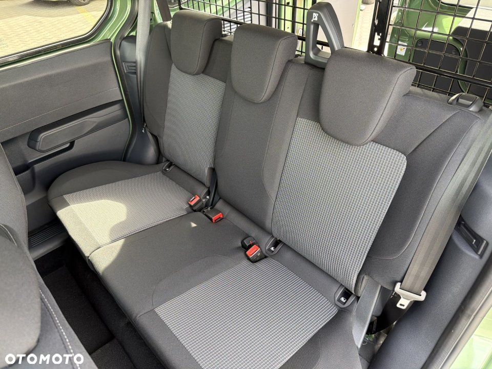 Ford Transit Courier - 17