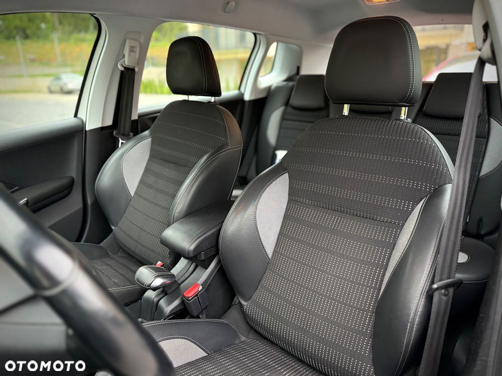 Peugeot 2008 1.2 Pure Tech Allure S&S EAT6 - 11
