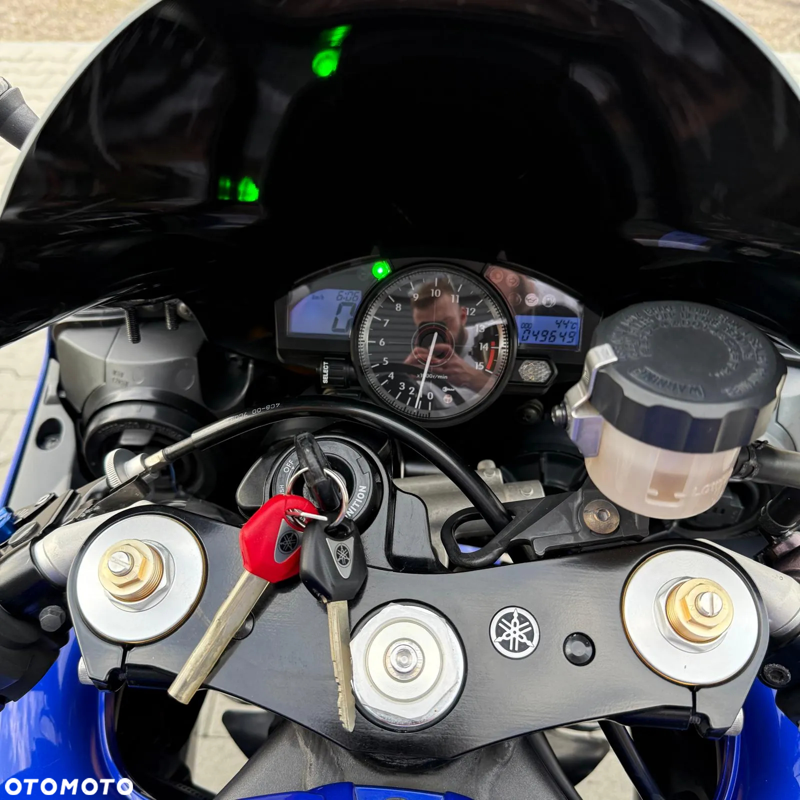 Yamaha R1 - 21