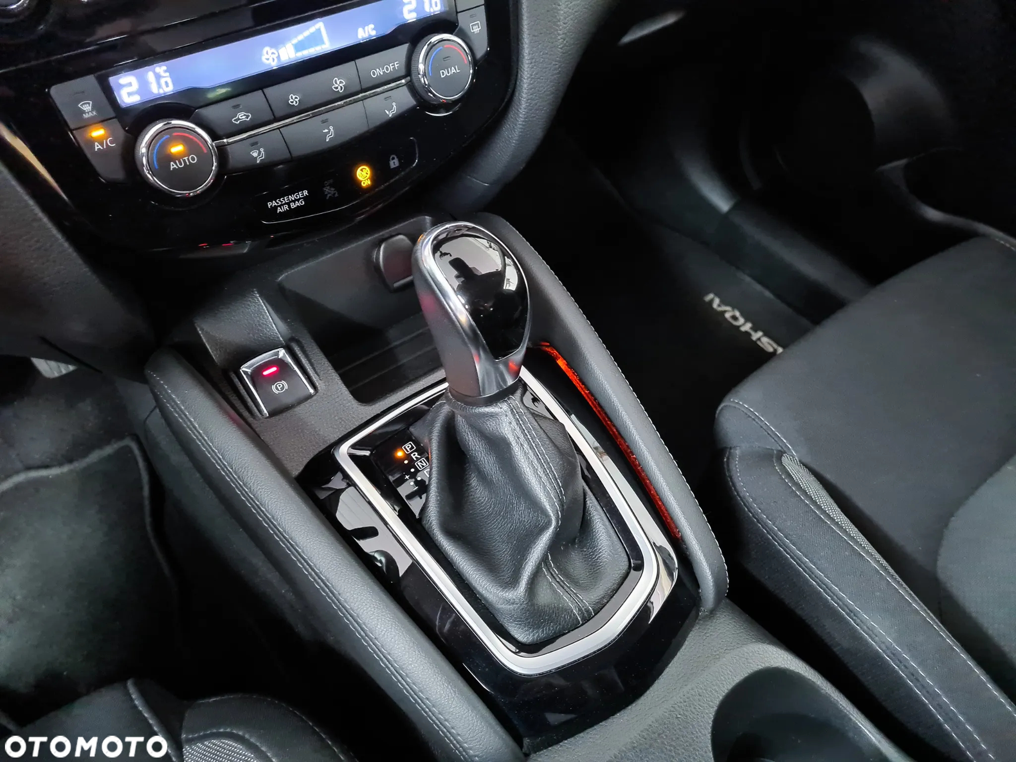 Nissan Qashqai 1.2 DIG-T N-Connecta Xtronic EU6 - 28