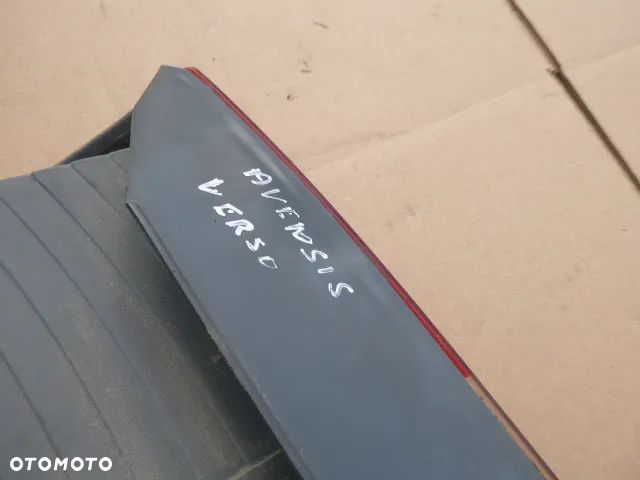 LAMPA PRAWY TYŁ PRAWA TYLNA TOYOTA AVENSIS VERSO - 7