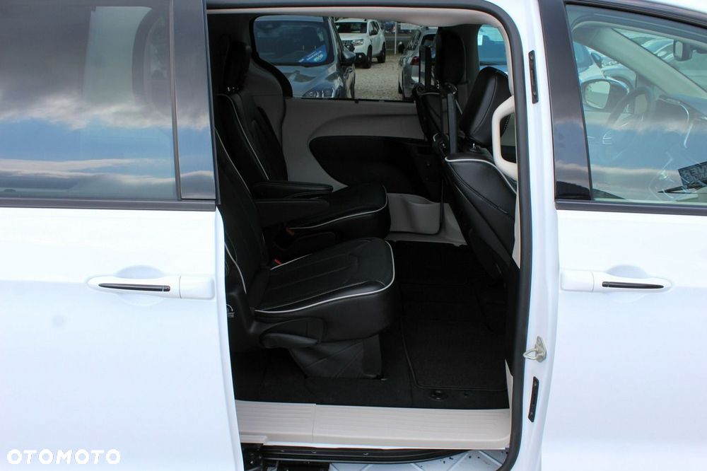 Chrysler Pacifica - 15