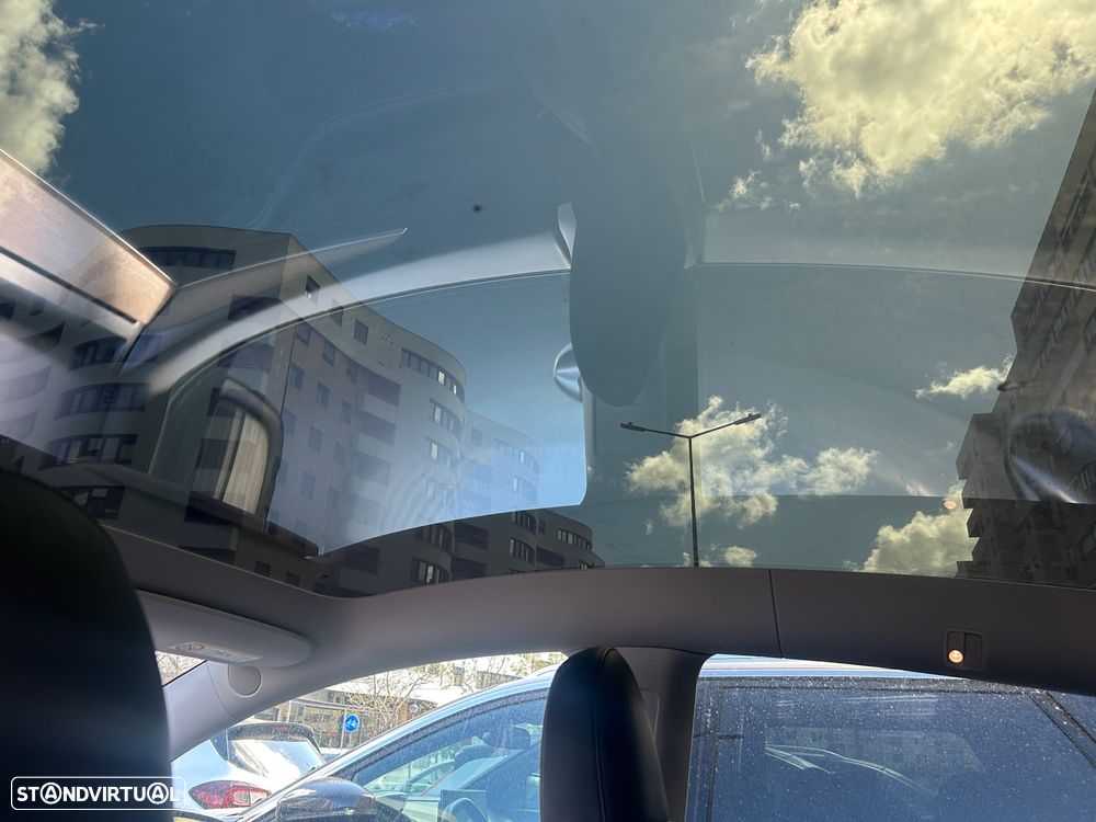 Tesla Model Y Standard RWD - 6