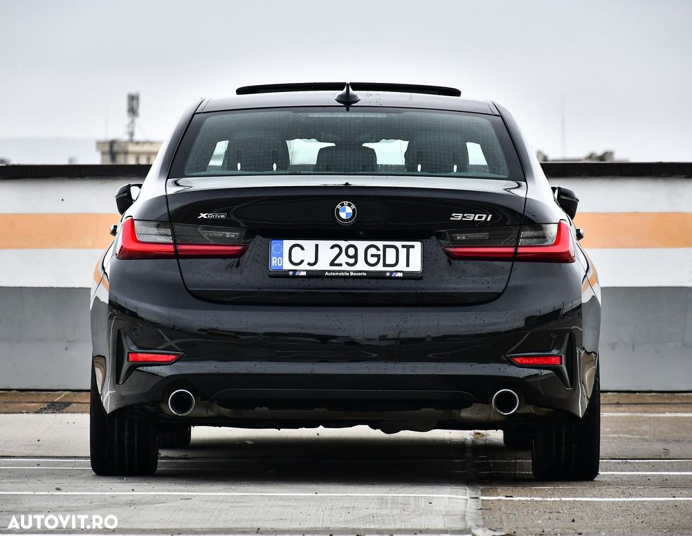 BMW Seria 3 330i xDrive AT - 10