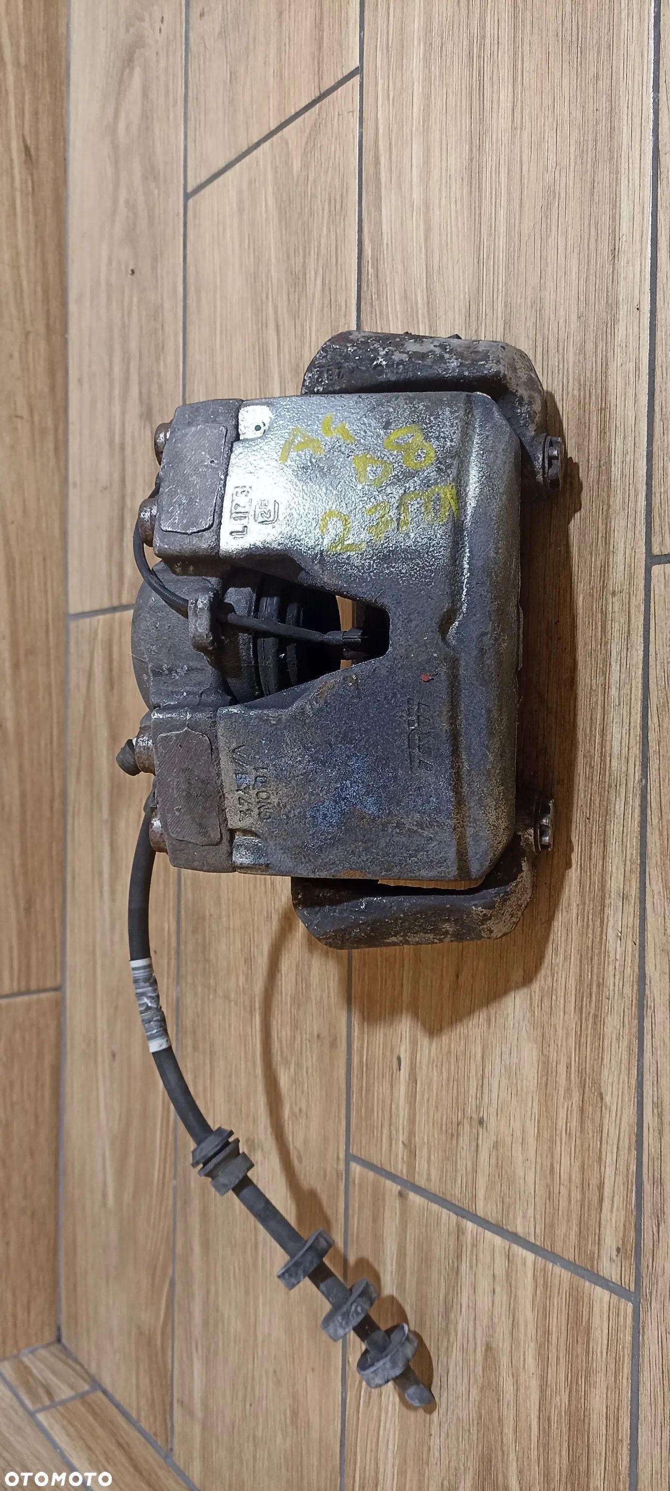 Zacisk Hamulcowy Lewy Przedni  Audi A4 B8 2.7 TDI 8k0611707B - 1