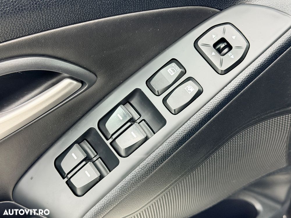 Hyundai ix35 1.7 CRDI 2WD blue Finale Silver - 15