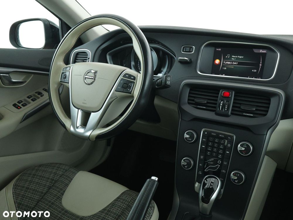 Volvo V40 Cross Country - 27