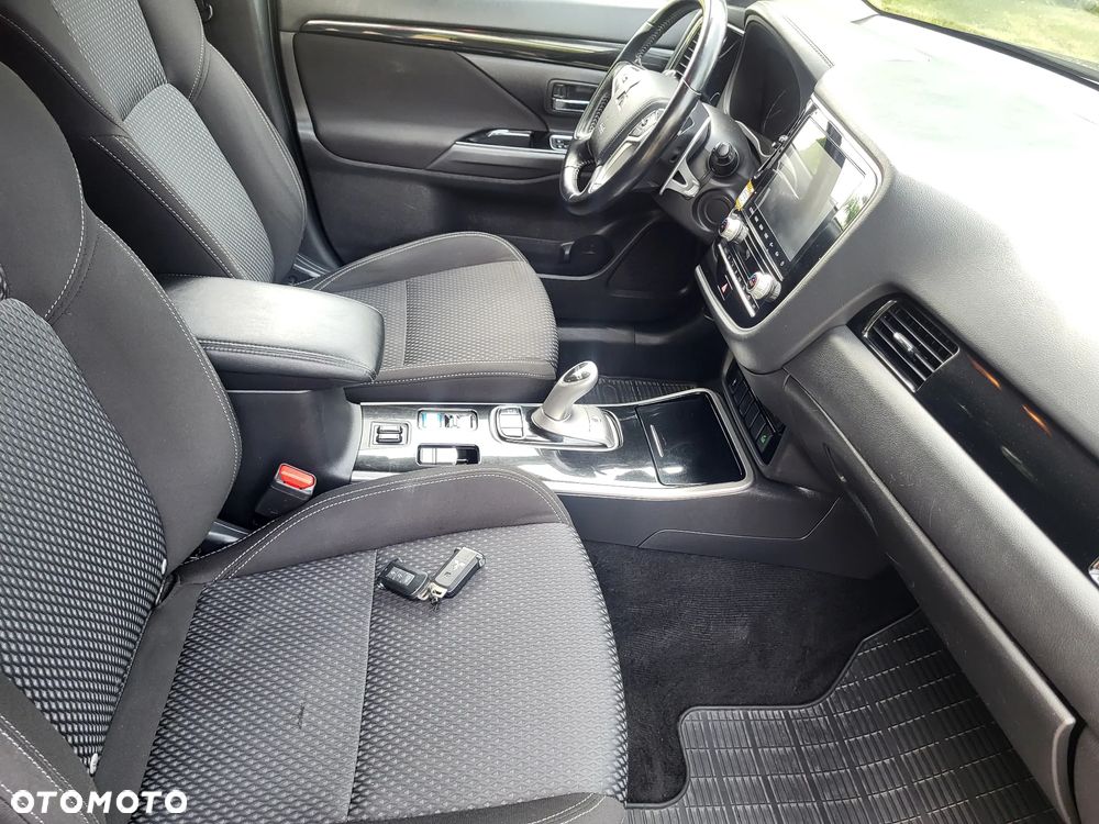 Mitsubishi Outlander 2.0 4WD Top - 29