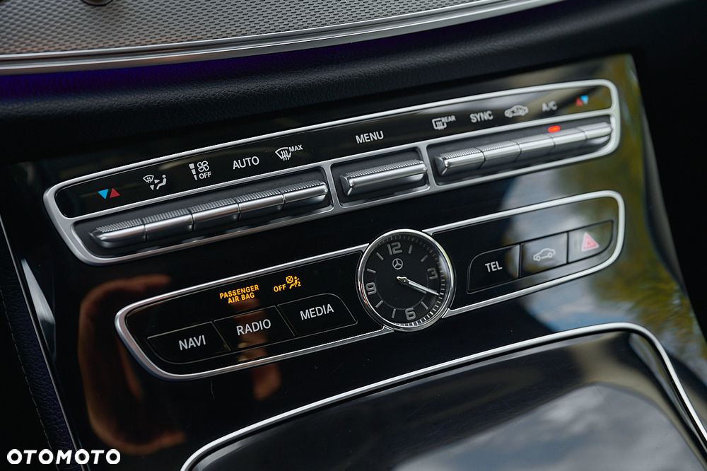 Mercedes-Benz Klasa E 220 d 9G-TRONIC - 26