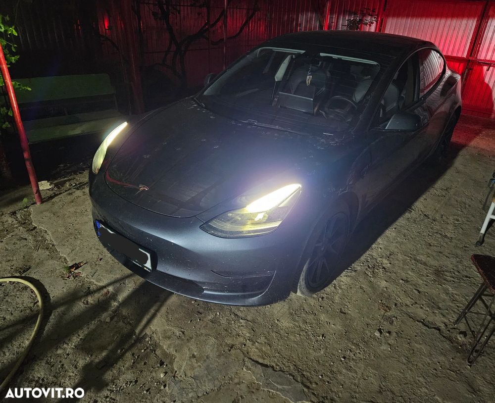Tesla Model 3 - 12