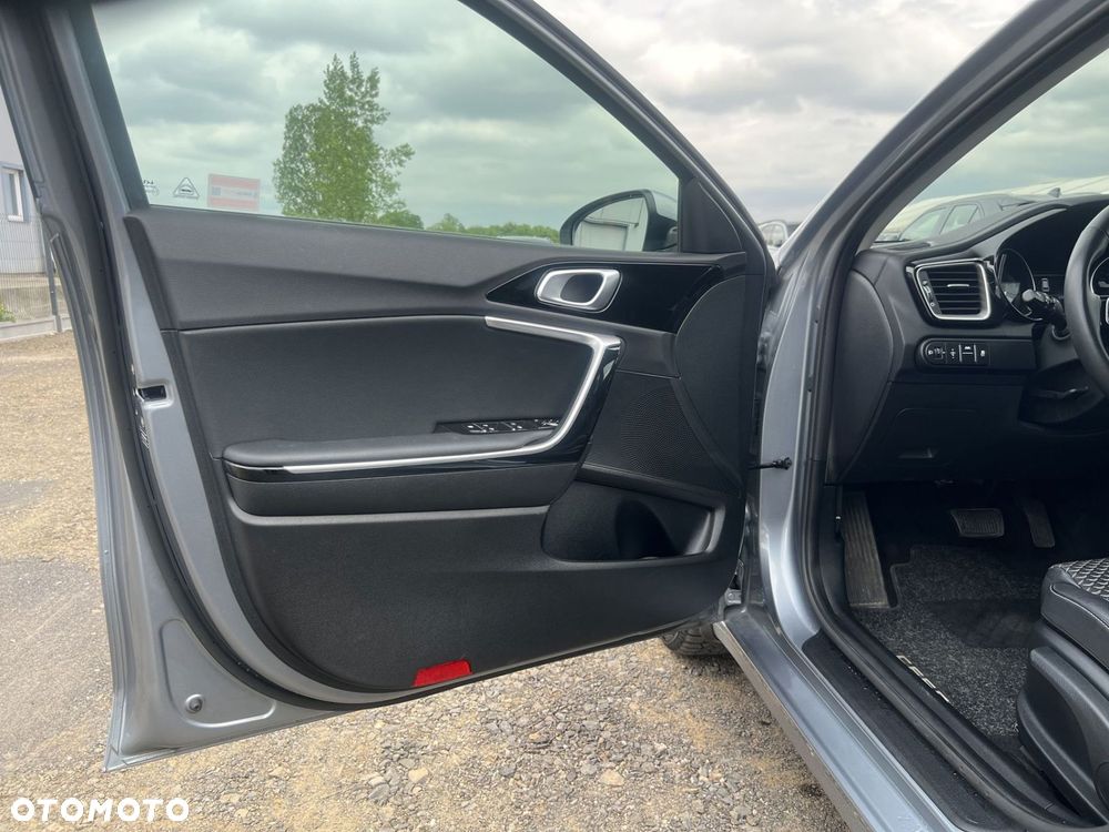 Kia Ceed - 11