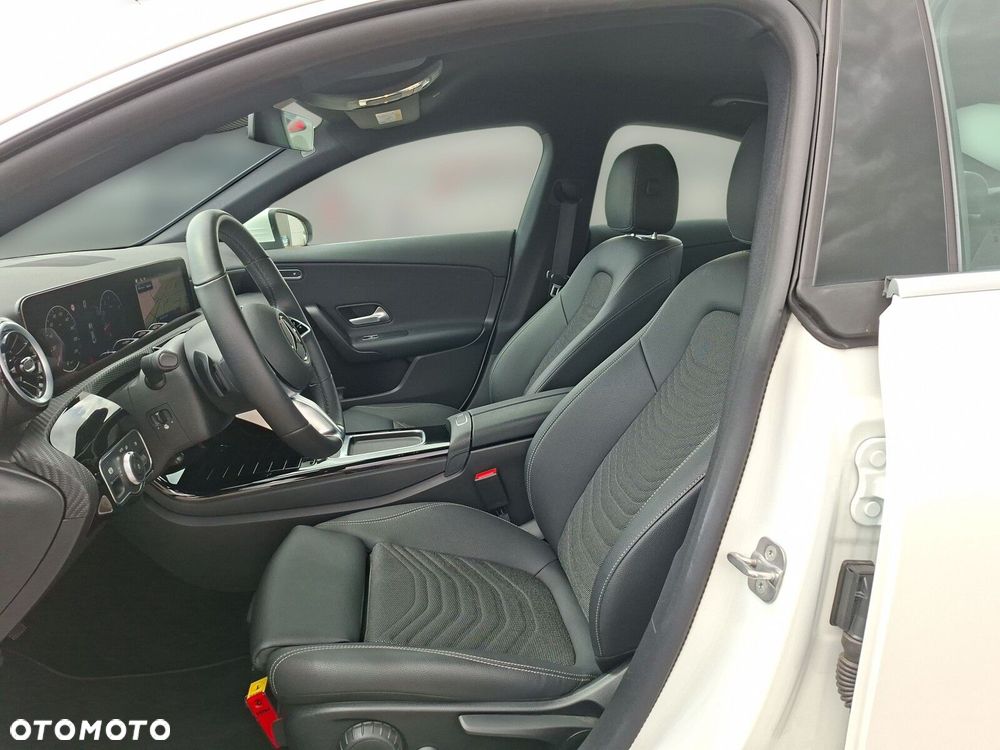 Mercedes-Benz CLA 200 mHEV 7G-DCT - 14