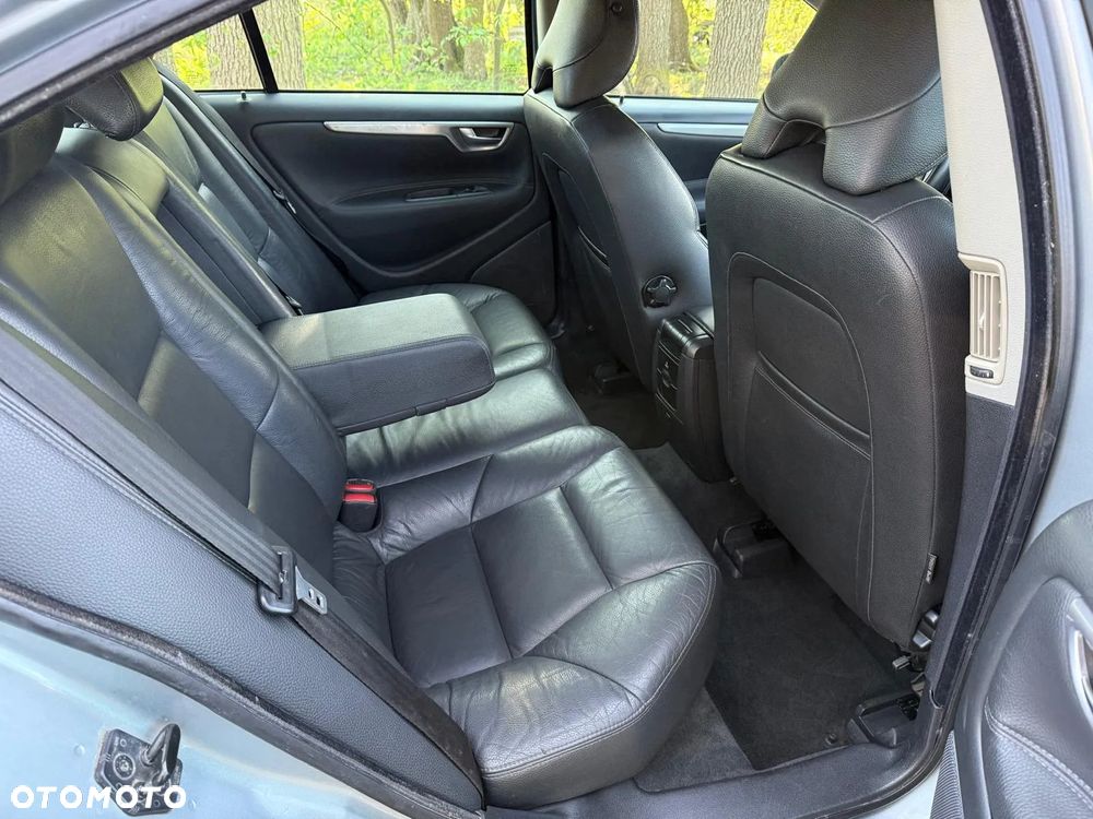 Volvo S60 2.4D Kinetic - 19