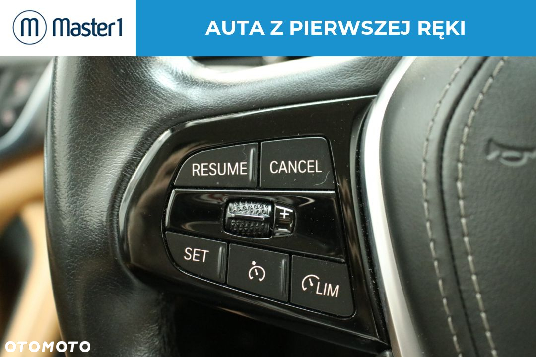 BMW Seria 5 520i mHEV - 15
